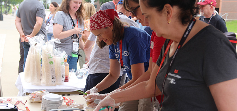 Alison Hayes &rsquo;87, left, Dinah Zebot &rsquo;02, and Roberta (Saielli) Lewis &rsquo;86 grill bagels.