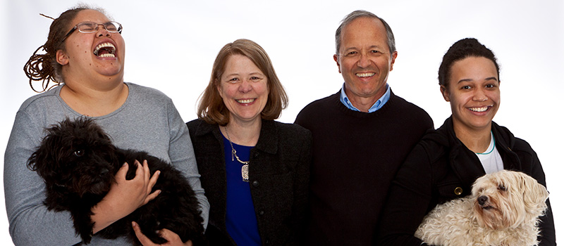 Kristin Layng Szakos ’81 poses with family and their dogs.