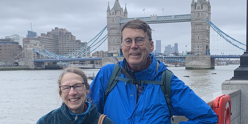 Al Cubbage ’75 and Charlotte Strader Cubbage ’75 pose in front of the Tower Bridge in London.