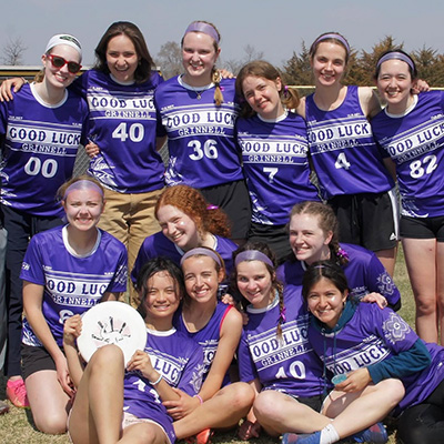 Ellie Seehorn &rsquo;25 and her Grinnell ultimate frisbee teammates take a group photo.