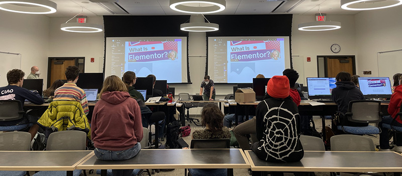 A workshop taught by Tierney Steelberg, digital liberal arts specialist, and Mo Pelzel, director of academic technology.