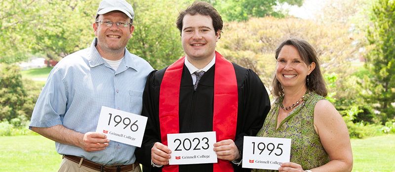 Todd Kopelman ’96, left, Quinn Kopelman ’23, and Robin Cook Kopelman ’95 display their respective graduation years.