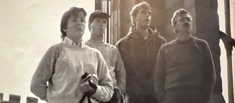 In the photo taken during the 1984 Grinnell-in-London program, Lisa Meeden ’85, left, Kevin Rhodes ’85, Scott Brennan ’85, and Jim Kissane stand on the steps of the Old Coventry Cathedral in Coventry, England.