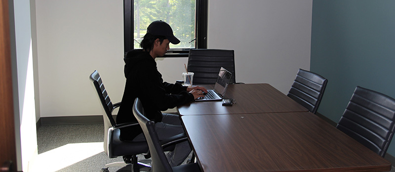 A student does his homework Sept. 15 in the Gwenna Ihrie ’15 Team Room on the third floor of the HSSC.