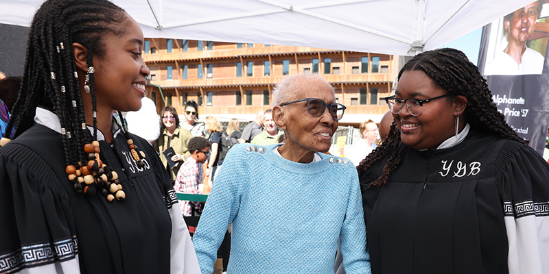 Edith Renfrow Smith ’37 meets two students that sing in the Young, Gifted, and Black Gospel Choir.