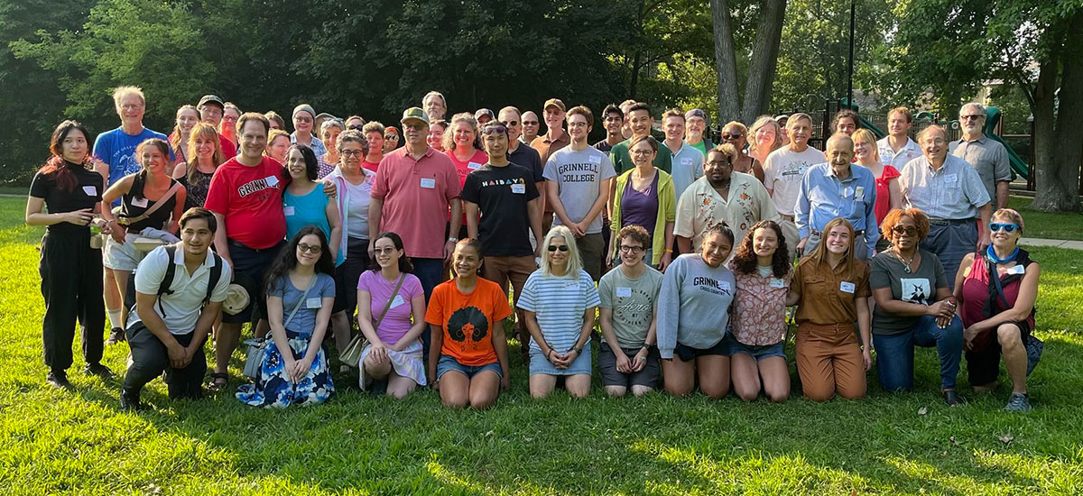 A group photo taken of the attendees of the Evanston Summer Picnic.
