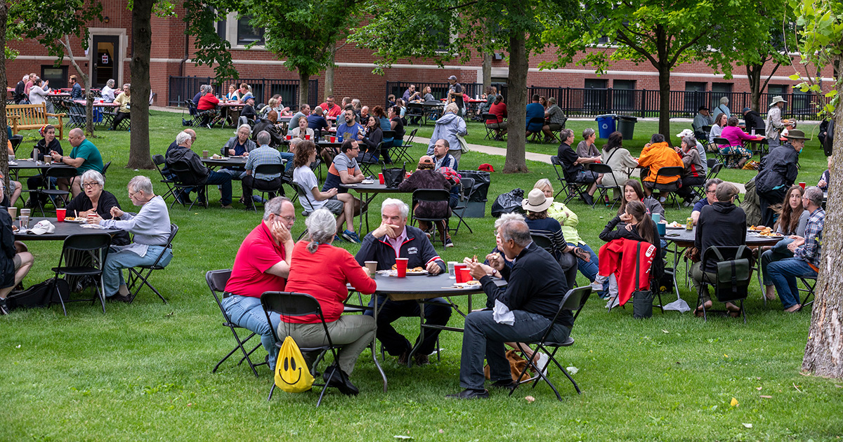Alumni attendees enjoy a meal on the greenspace between Younkers and the JRC.