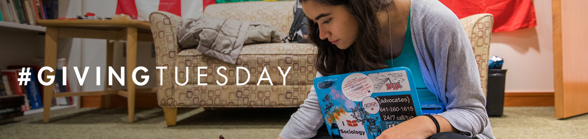 Image of Cinthia Romo '21 studying. Text: #Givingtuesday