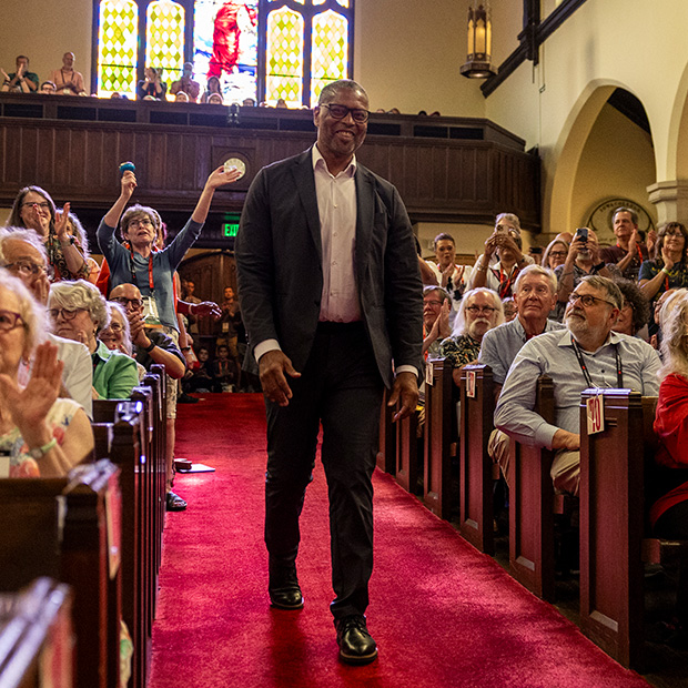 Robert Quashie &rsquo;86 walks down to accept his Alumni Award during Reunion 2026.