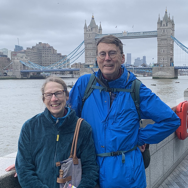 Al Cubbage ’75 and Charlotte Strader Cubbage ’75 pose in front of the Tower Bridge in London.