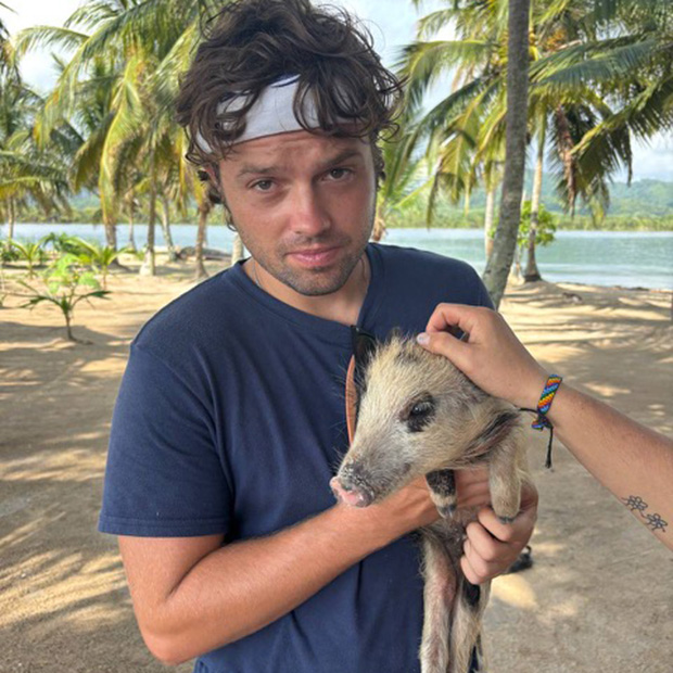 Reed Roffis ’18 hold a pig in Panama.